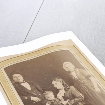 Photo album of a Dutch family with 168 cartes-de-visite and cabinet pictures by C.W. Bauer