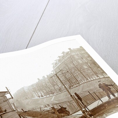 Men, presumably workers, and two cats at a jetty and a guardhouse along a canal by Anonymous