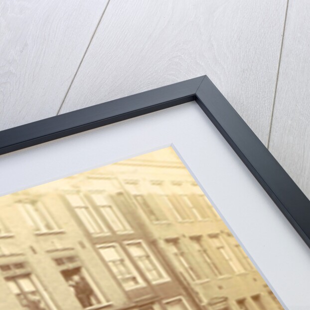 Children and adults watch the work for a liquor store and waffle bakery Jac. van der Zee by Anonymous