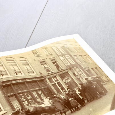 Children and adults watch the work for a liquor store and waffle bakery Jac. van der Zee by Anonymous