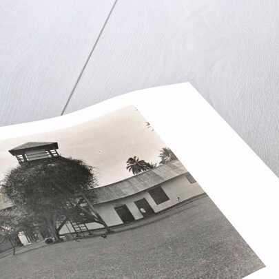 The house and office of the inspector of the Deli Maatschappij in Bindjai Langkat in Sumatra by Anonymous