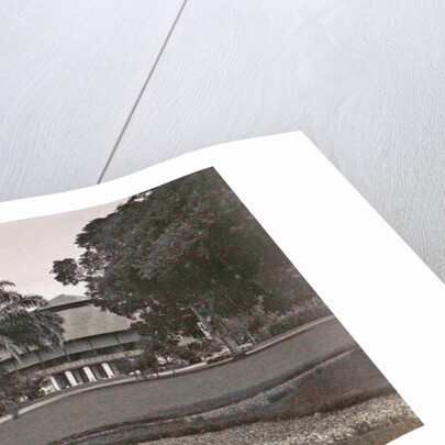 The house and office of the inspector of the Deli Maatschappij in Bindjai Langkat in Sumatra by Anonymous