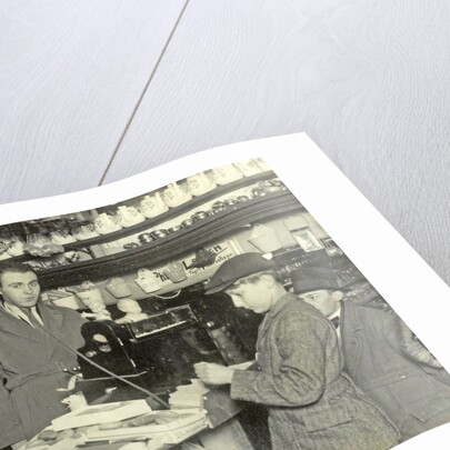 Interior of the store in household items Hofman-Groothoff by Anonymous