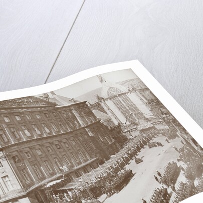 Salute Wilhelmina by soldiers and civilians after her coronation as Queen at the Royal Palace on Dam Square, Amsterdam by Samuel Herz