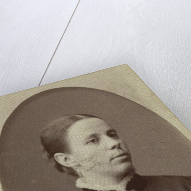 Oval studio portrait of woman, bust by W.G. Kuijer