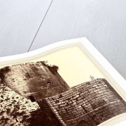 Kalaat-El Hosn, deuxième enceinte, extérieur, midi by Louis De Clercq