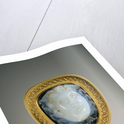 Cameo gem set into a mount by Gem Anonymous