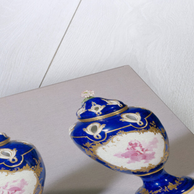 Pair of Potpourri Vases (potspourris Pompadour, troisième grandeur) by Jean-Claude Duplessis père