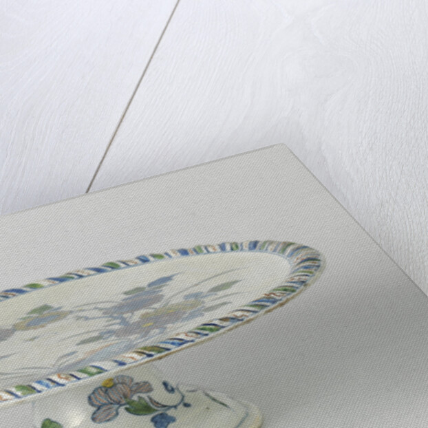 Cakestand, around on foot, multicolor painted with flowers and flying bird by Anonymous