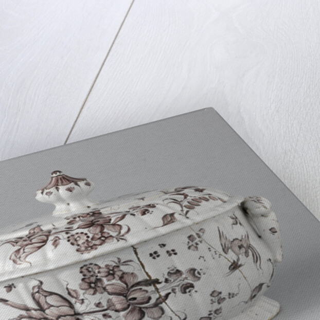 Terrine with lid, painted with flower sprays, flying birds and stray branches by Anonymous