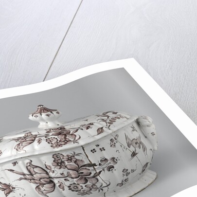Terrine with lid, painted with flower sprays, flying birds and stray branches by Anonymous