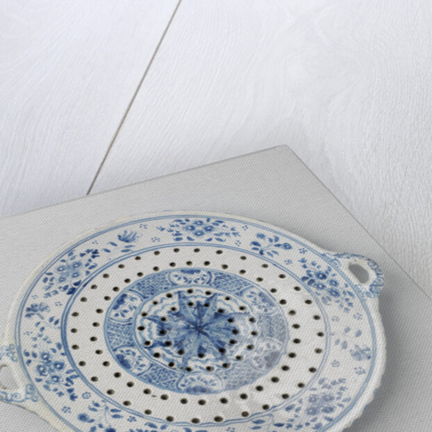 Colander with two ears, on three legs, blue painted including an eight-pointed star by Anonymous