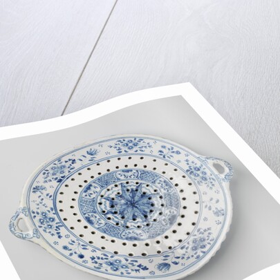 Colander with two ears, on three legs, blue painted including an eight-pointed star by Anonymous