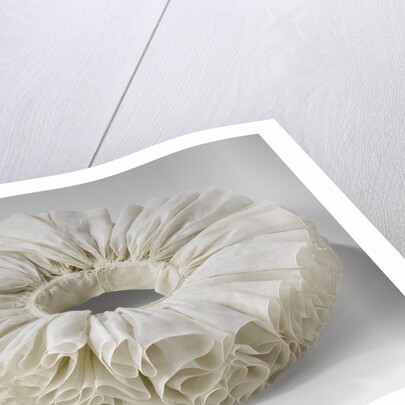 Irregular wavy ruff of linen batiste by Anonymous