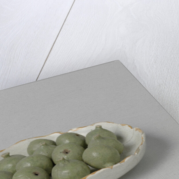 Dish with scalloped edge and twelve figs imposed by Arie Blankers
