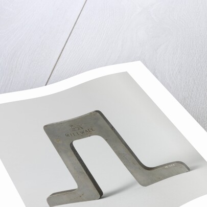 Cross section of a hollow iron long connection by Anonymous