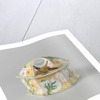 Lid of a bonbonnière with flowers and bird by Sam Schellink