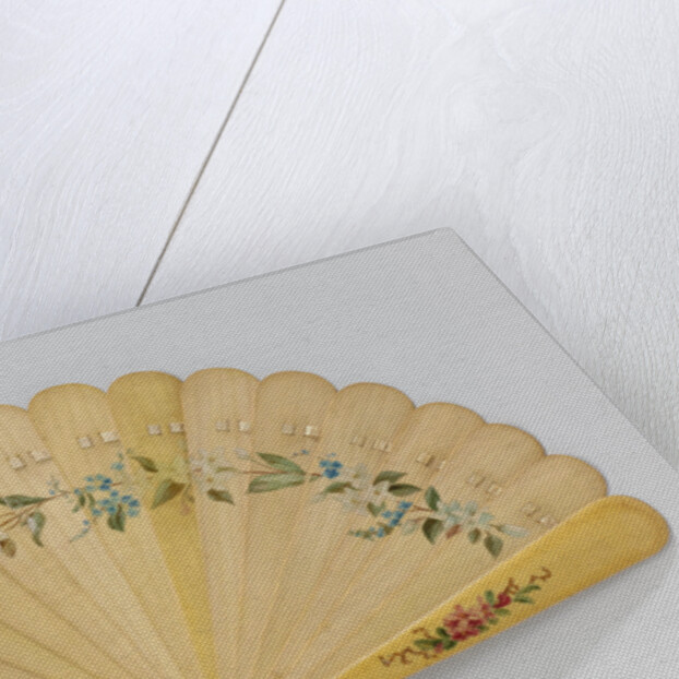 Brisé fan of wood, partially painted with flowers and fully varnished by Gijs Bosch Reitz