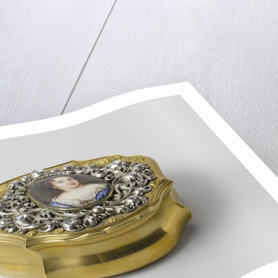 Snuffbox with a breast ornament with a portrait of Queen Mary, Henri La Pierre by Anonymous