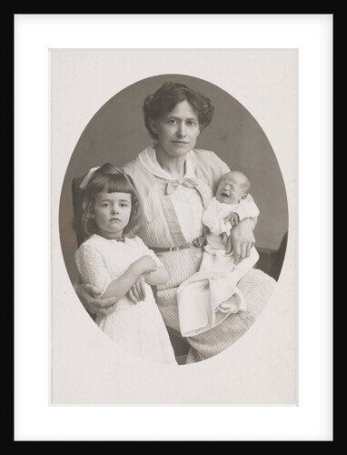Olga Marba and Eckart Titzenthaler, wife and children of the photographer by Waldemar Titzenthaler