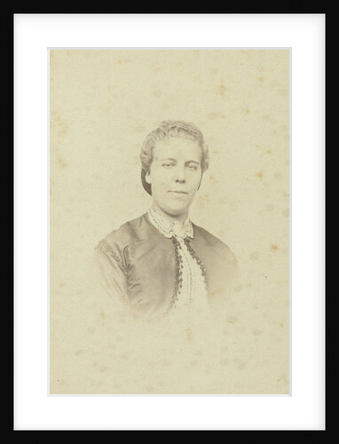 Bust of a woman, the bodice of her gown has bolero model by G. Hoogwinkel Jr