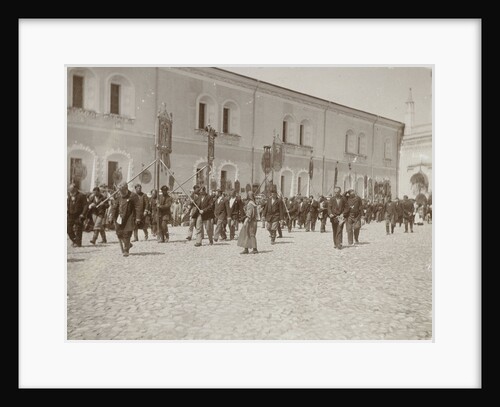 Procession with religious images on the Kremlin, Russia by Henry Pauw van Wieldrecht