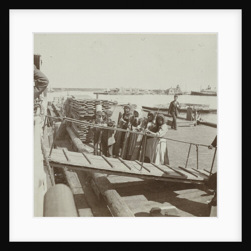 Norra Finland with behind children playing on musical instruments by Henry Pauw van Wieldrecht