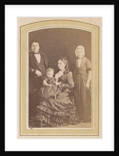 Photo album of a Dutch family with 168 cartes-de-visite and cabinet pictures by C.W. Bauer