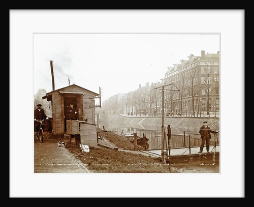 Men, presumably workers, and two cats at a jetty and a guardhouse along a canal by Anonymous