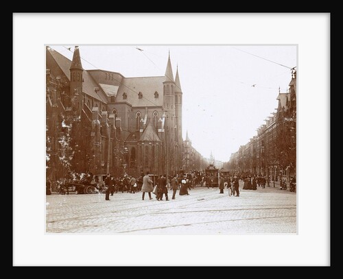 Pedestrians and trams in Amsterdam Vondelstraat at the height of the Vondelkerk by Anonymous
