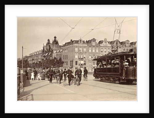 Tram 3 and passers-by on the New Amstelbrug given direction Ceintuurbaan by Anonymous