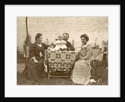 Family Album including pictures of Wijnhandel Kraaij & Co. Bordeaux Amsterdam by Anonymous