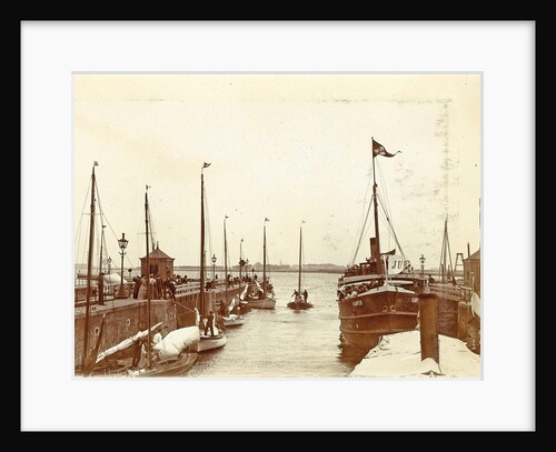 Family Album including pictures of Wijnhandel Kraaij & Co. Bordeaux Amsterdam by Anonymous