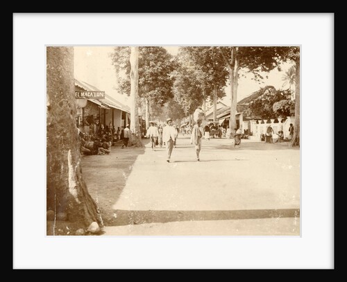 Street scene in the Dutch East Indies with passersby and shops by Anonymous