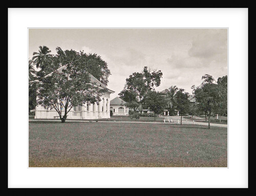 The house and office of the inspector of the Deli Maatschappij in Bindjai Langkat in Sumatra by Anonymous