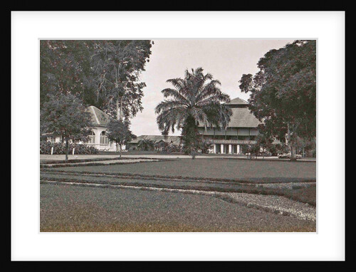 The house and office of the inspector of the Deli Maatschappij in Bindjai Langkat in Sumatra by Anonymous