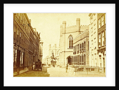 View Noordeinde in The Hague with the statue of William the Silent by Anonymous