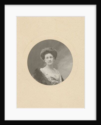 Round portrait of Ida van Braam, Koene & Büttinghausen by Büttinghausen