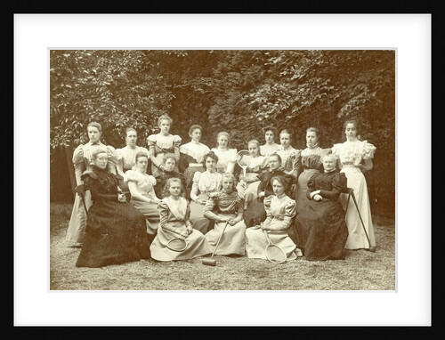 Group portrait of girls and teachers, with tennis and cricket stick by Blitz en Zn
