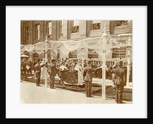 Queen Wilhelmina under the canopy during her inauguration by Barend Groote