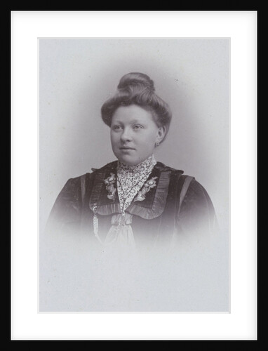 Studio Portrait lady with bun on the head, bust by J.L.T. Huijsen
