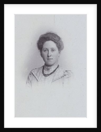 Studio Portrait lady with necklace, bust by J.L.T. Huijsen