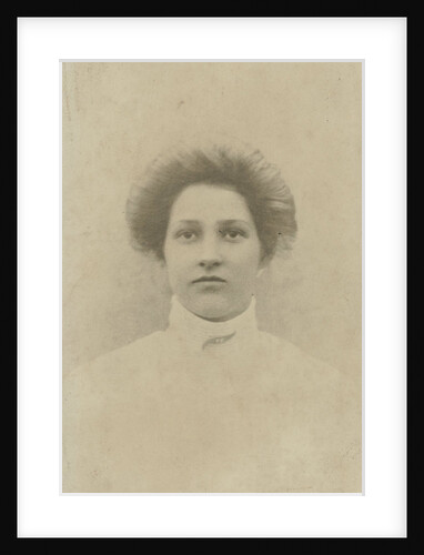 Studio Portrait of woman, bust by Machiel Hendricus Laddé