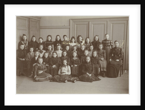 Class photo of the sixth grade of school girl Elisabeth Wolff by P.D. van Rhijn