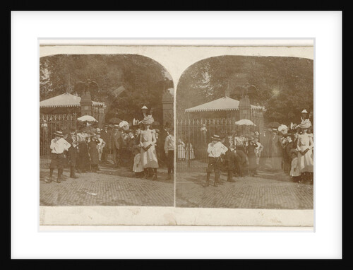 Children at the gate of the Zoo by Anonymous