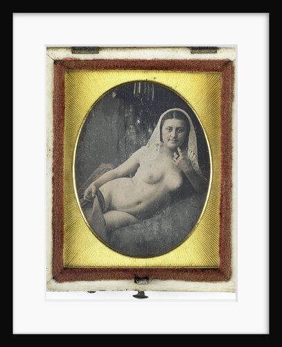 Female nude by Bruno Braquehais