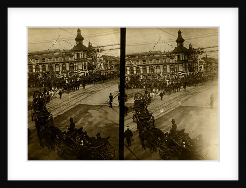 Carriages carrying Admiral Togo, naval officers, and government officials by Anonymous
