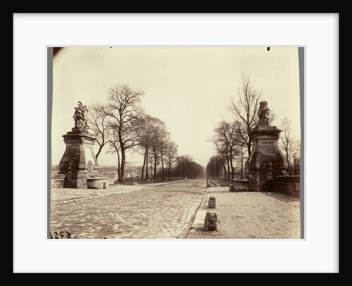 Juvisy, les belles fontaines by Eugène Atget