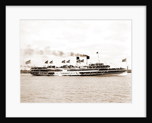 Steamer Tashmoo, Dewey Naval Parade, Detroit River by Anonymous