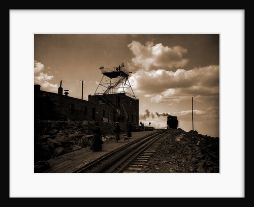 Station and hotel, summit of Pike's Peak by Anonymous